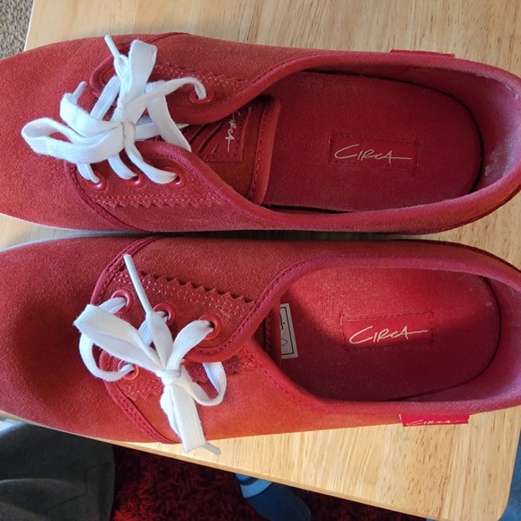 Red suede sneaker size 10.5 - Picture 2 of 2